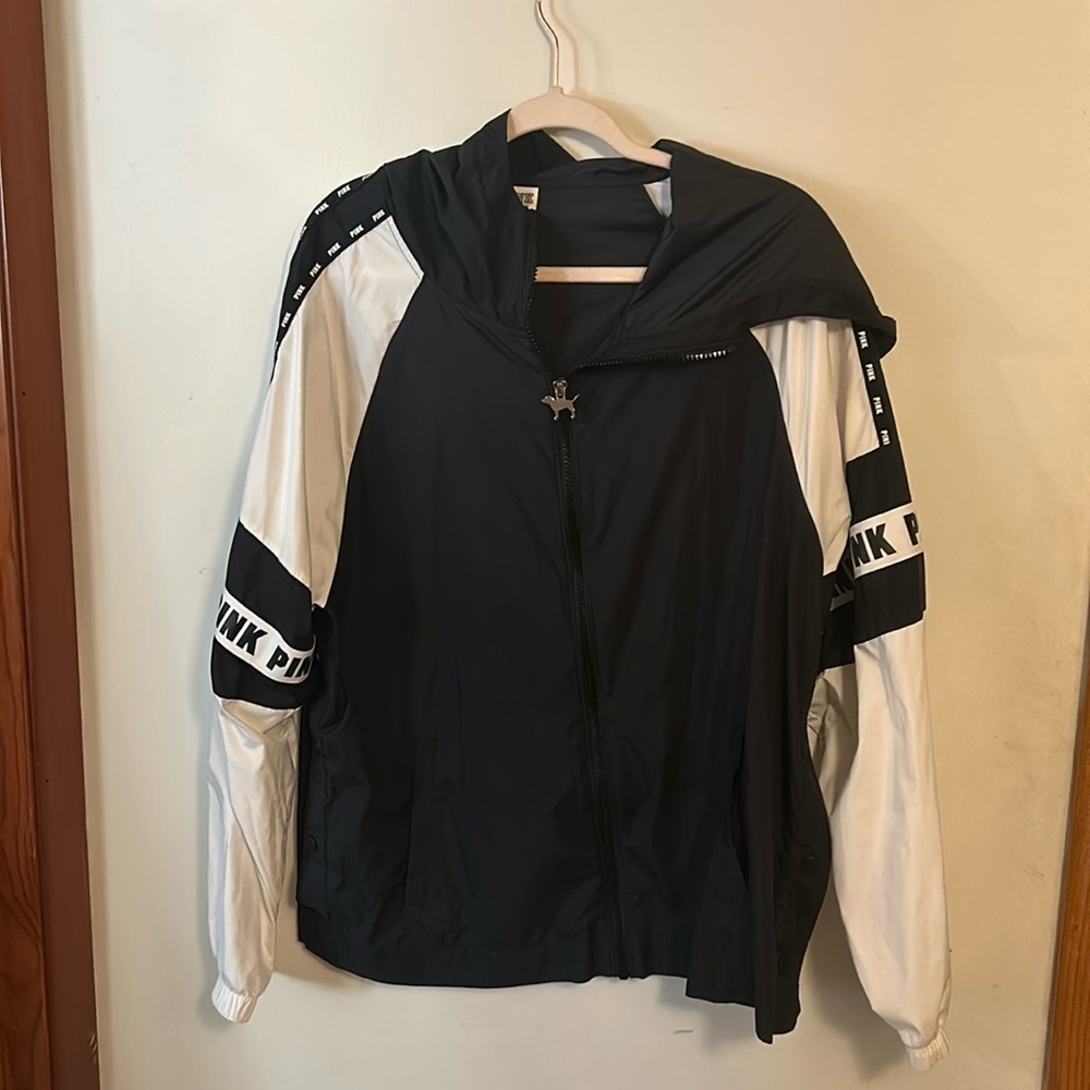 M/L windbreaker